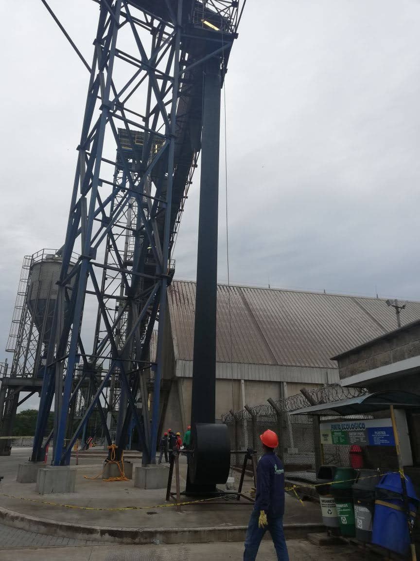 High-altitude conveyor belt — Port terminal